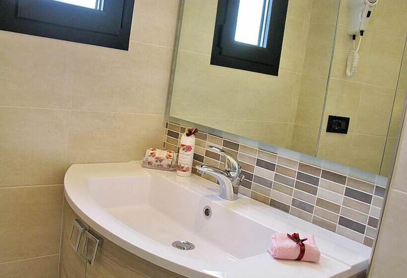 اتاق استاندارد سه نفره, Villa Luigia