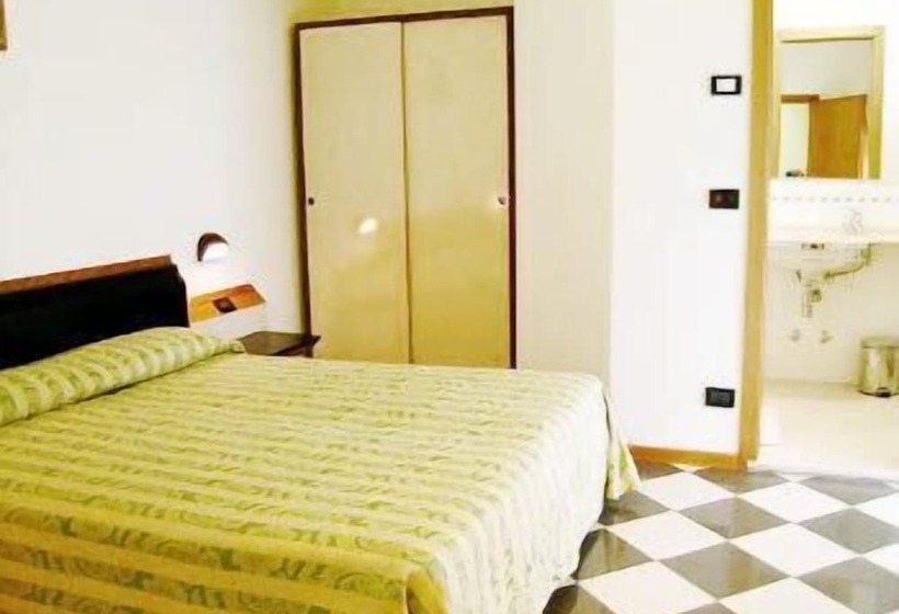 اتاق استاندارد سه نفره, Villa Luigia