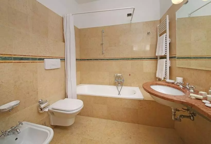 Deluxe-huone Järvinäkymä, Villa Sofia