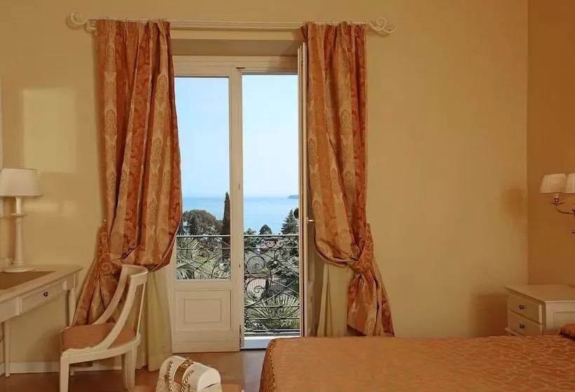 Deluxe-huone Järvinäkymä, Villa Sofia
