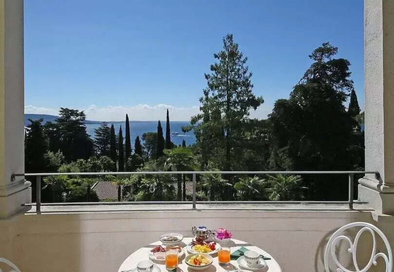 Deluxe-huone Järvinäkymä, Villa Sofia