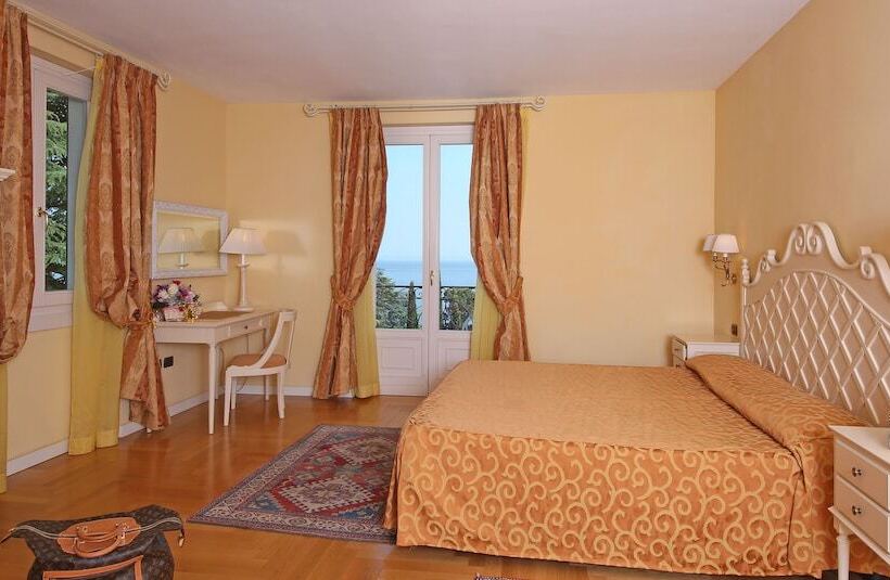 Номер Deluxe Вид на Озеро, Villa Sofia