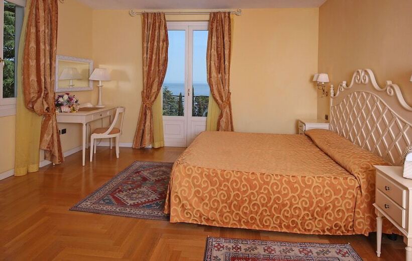 Номер Deluxe Вид на Озеро, Villa Sofia