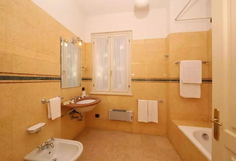 Deluxe Room Lake View