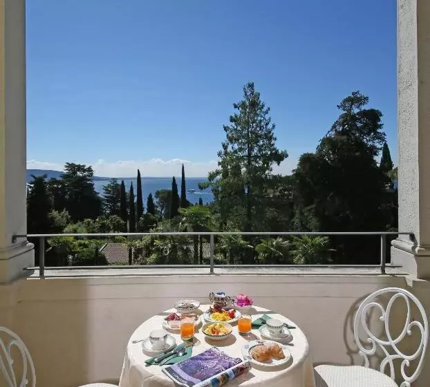 Deluxe-huone Järvinäkymä, Villa Sofia