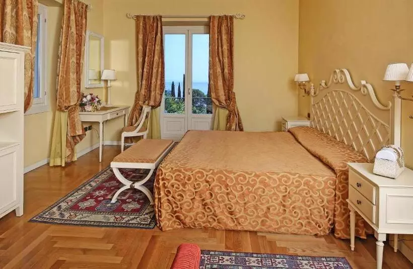 Deluxe-huone Järvinäkymä, Villa Sofia