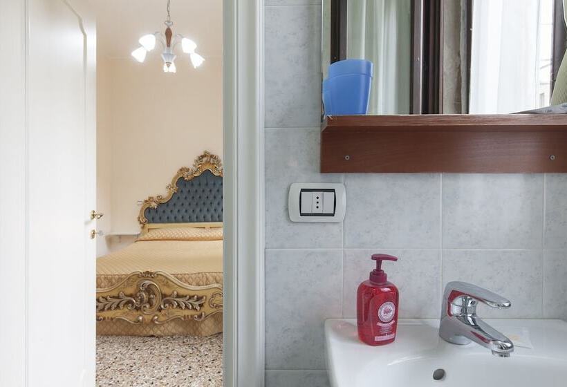 اتاق اکونومی, Casa Del Melograno