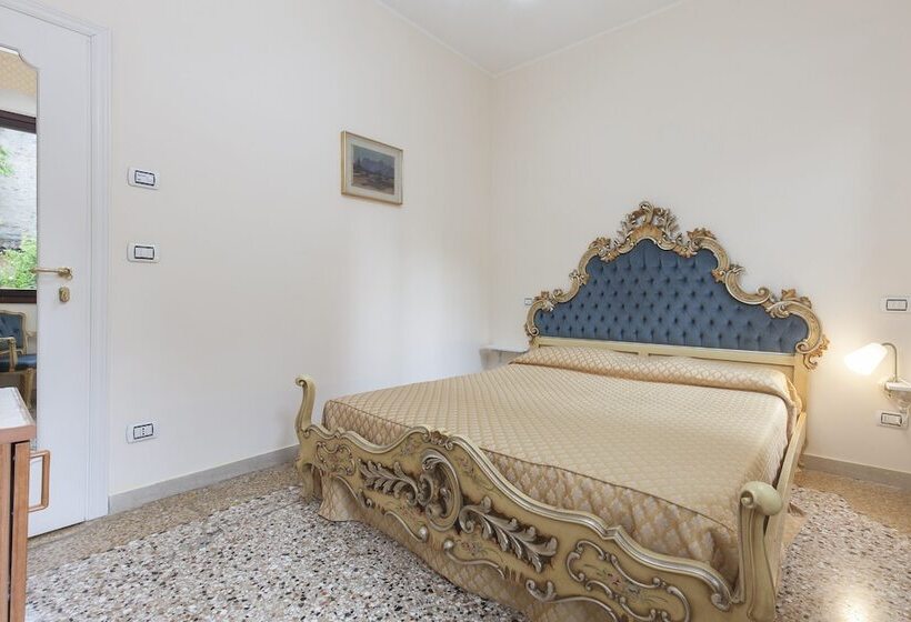 اتاق اکونومی, Casa Del Melograno