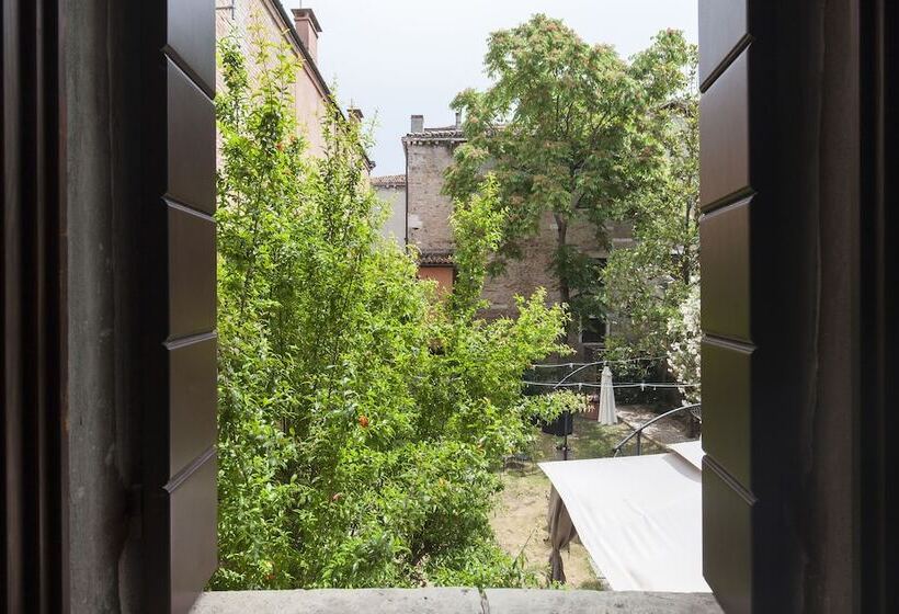 اتاق اکونومی, Casa Del Melograno