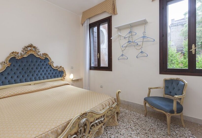 اتاق اکونومی, Casa Del Melograno