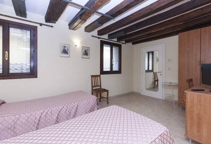 اتاق کلاسیک, Casa Del Melograno