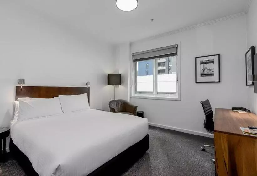 استودیوی استاندارد, Alto Hotel On Bourke