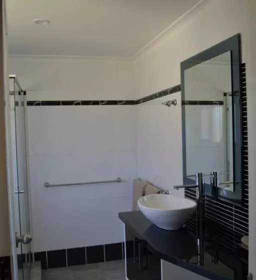 اتاق اجرایی, Cattlemans Country Motor Inn & Serviced Apartments