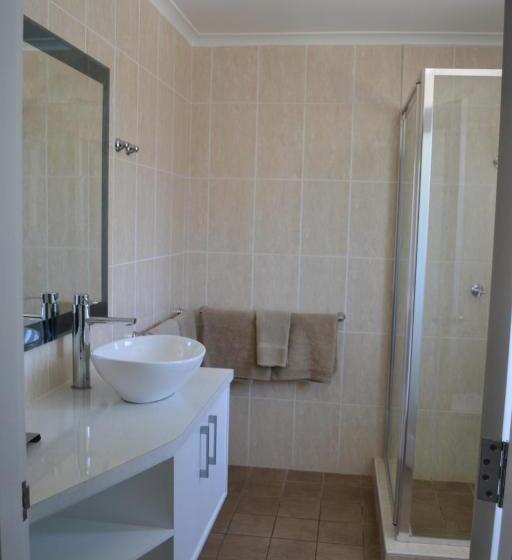 اتاق خانوادگی, Cattlemans Country Motor Inn & Serviced Apartments