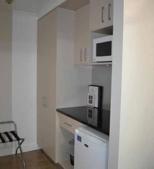 Семейный Номер, Cattlemans Country Motor Inn & Serviced Apartments