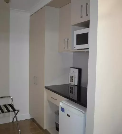 اتاق خانوادگی, Cattlemans Country Motor Inn & Serviced Apartments