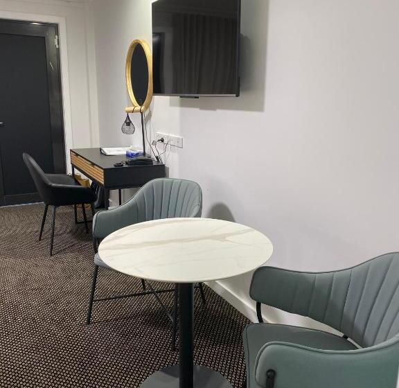 חדר סטנדרט עם מיטת קינג, Cattlemans Country Motor Inn & Serviced Apartments