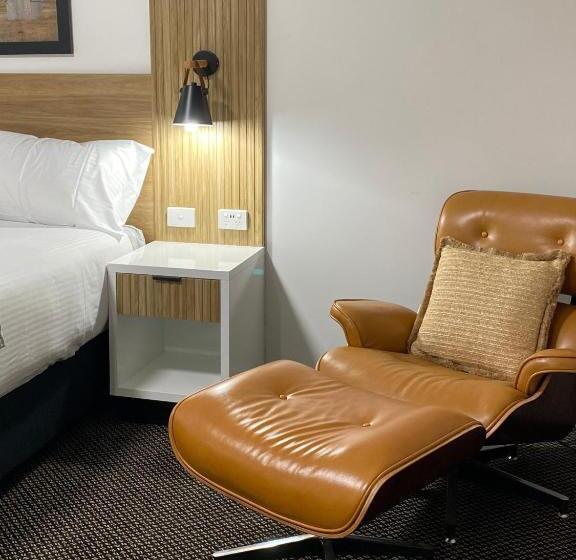 חדר סטנדרט עם מיטת קינג, Cattlemans Country Motor Inn & Serviced Apartments