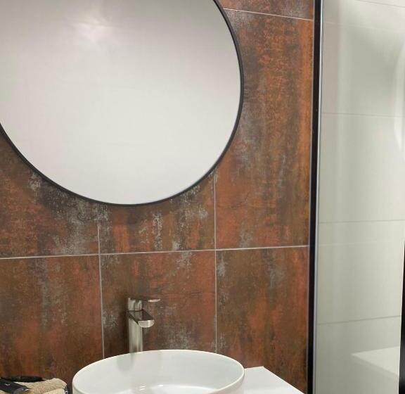 חדר סטנדרט עם מיטת קינג, Cattlemans Country Motor Inn & Serviced Apartments