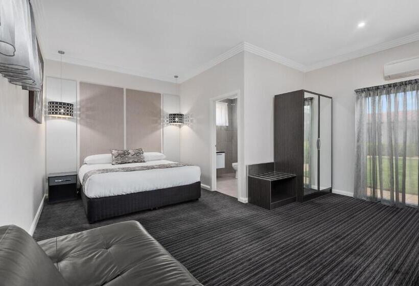 스탠다드 스튜디오, Comfort Inn Deakin Palms