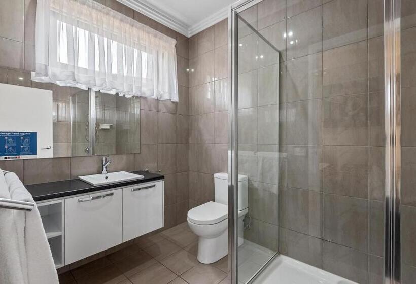 스탠다드 스튜디오, Comfort Inn Deakin Palms