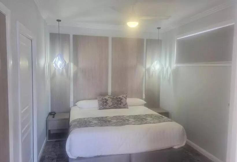 キングサイズベッドのスタンダードルーム, Comfort Inn Deakin Palms