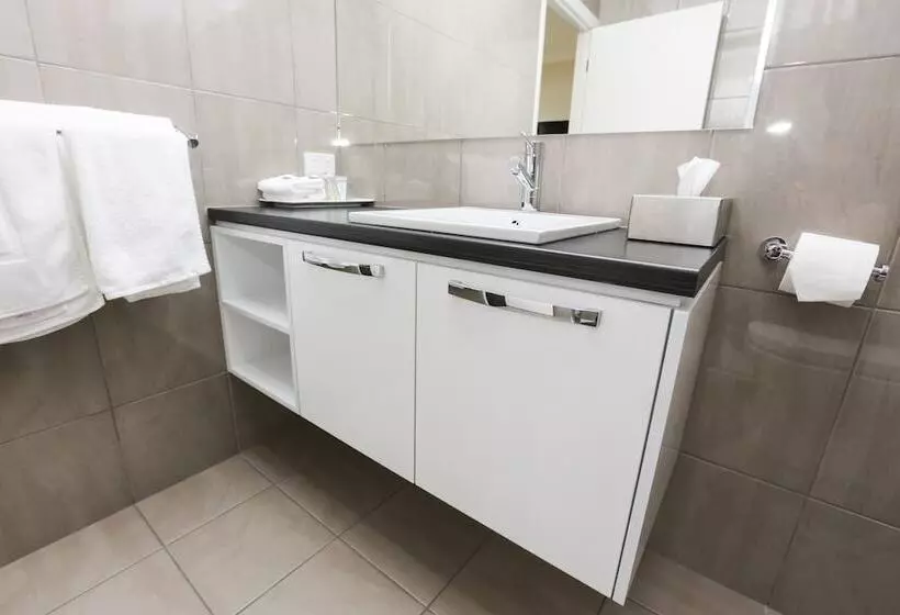 スタンダードスタジオ, Comfort Inn Deakin Palms