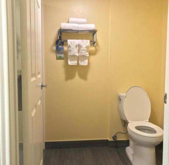キングサイズベッドのスタンダードルーム, Days Inn By Wyndham San Antonio Airport