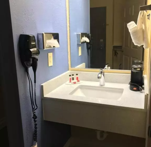 身障者適用キングサイズベッドルーム, Days Inn By Wyndham San Antonio Airport
