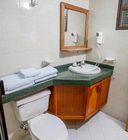 غرفة قياسية ثلاثية, Florida Inn