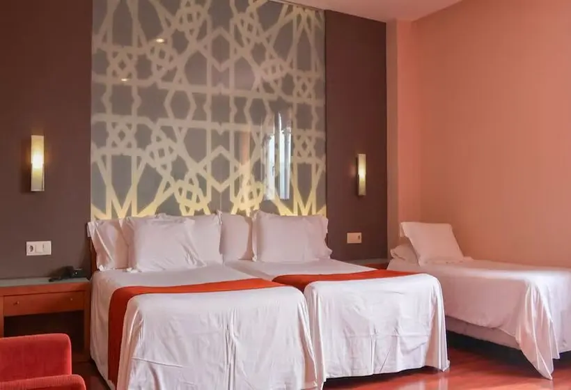 Standaard Driepersoonskamer, Granada Palace