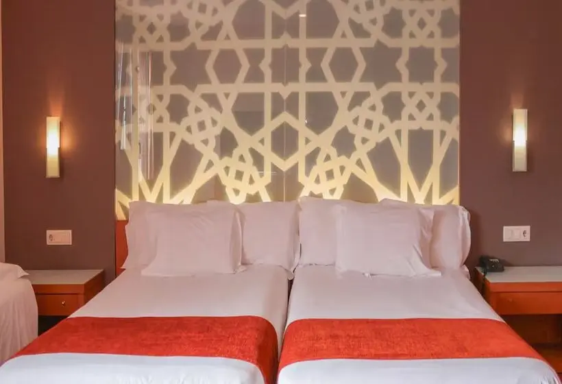 Standaard Driepersoonskamer, Granada Palace