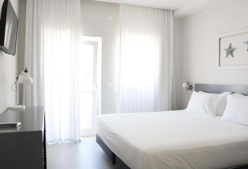 غرفة قياسية إطلالة جانبية علي البحر, Mar Bravo