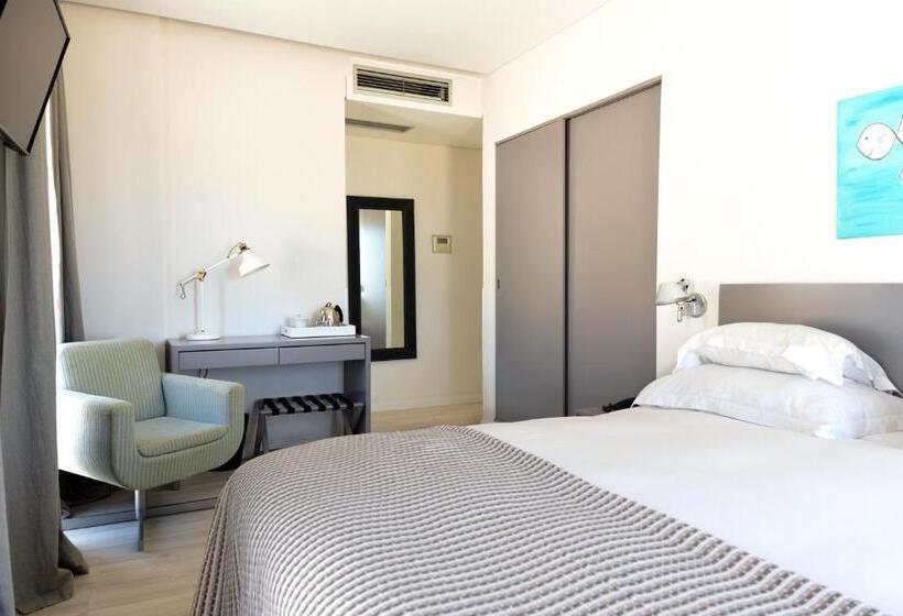 غرفة قياسية مطلّة علي البحر, Mar Bravo