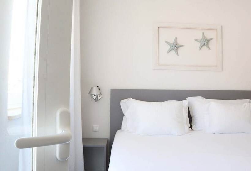 غرفة قياسية إطلالة جانبية علي البحر, Mar Bravo