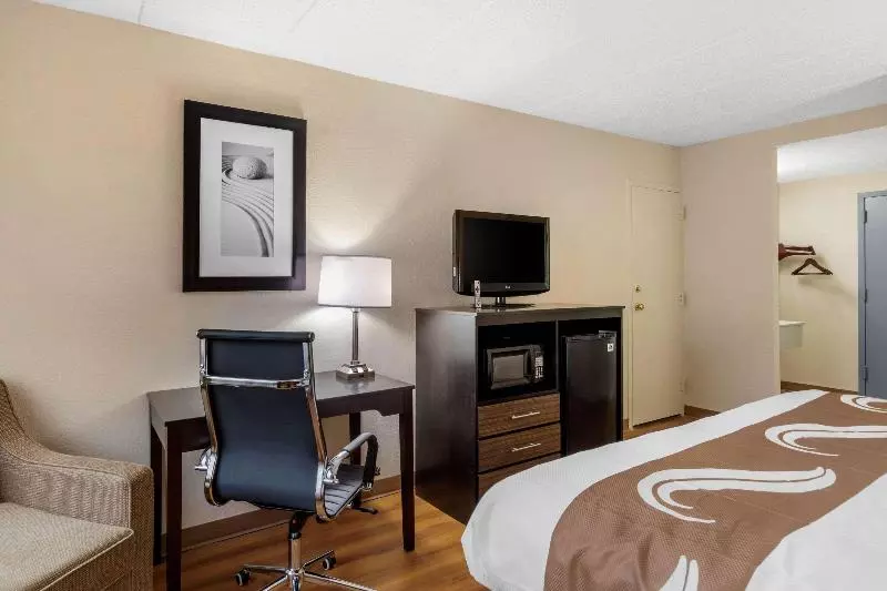 キングサイズベッドのスタンダードルーム, Quality Inn & Suites
