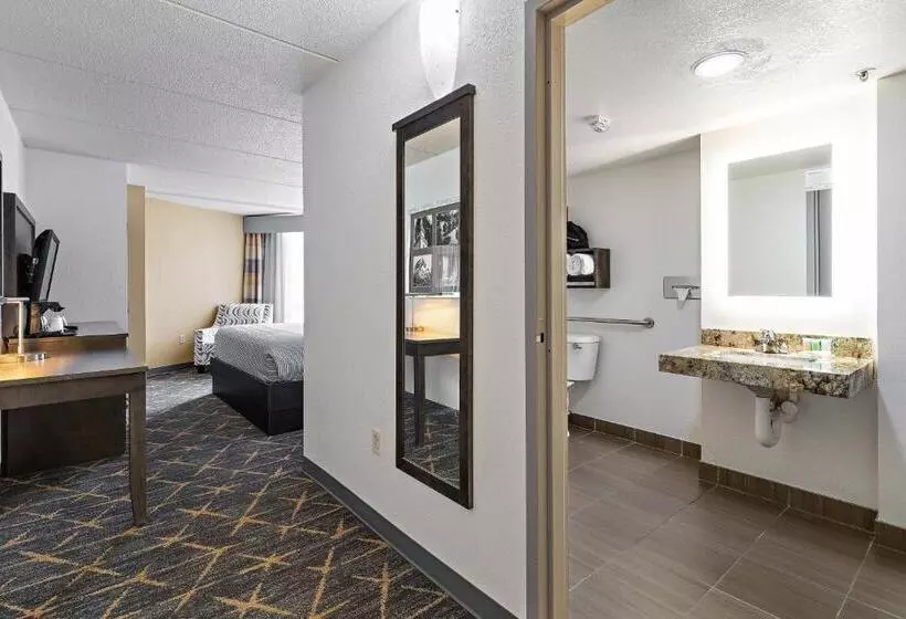 身障者適用キングサイズベッドルーム, Americinn By Wyndham Rochester Near Mayo Clinic