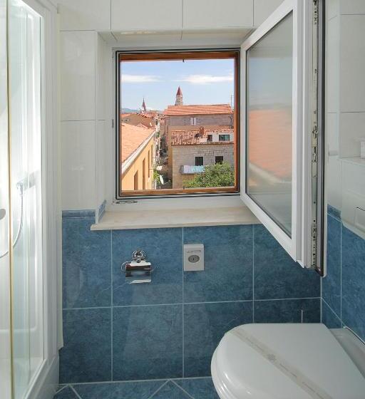 Номер Стандарт, Trogir