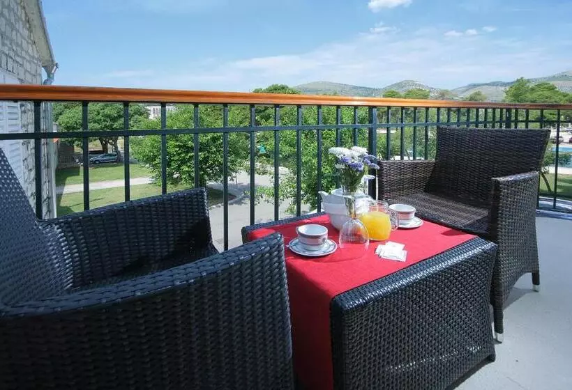 Quarto Deluxe com Balcão, Trogir