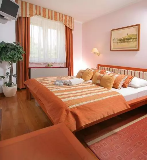 Quarto Deluxe com Balcão, Trogir