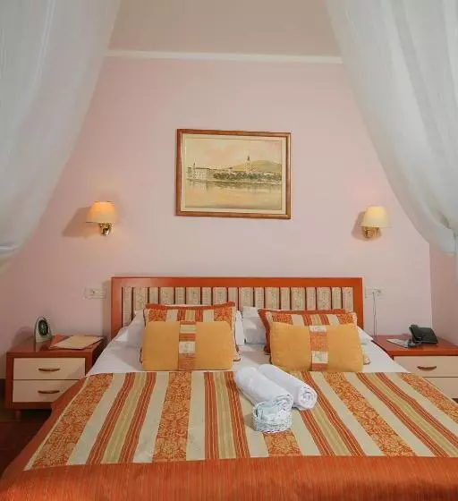 Quarto Deluxe com Balcão, Trogir