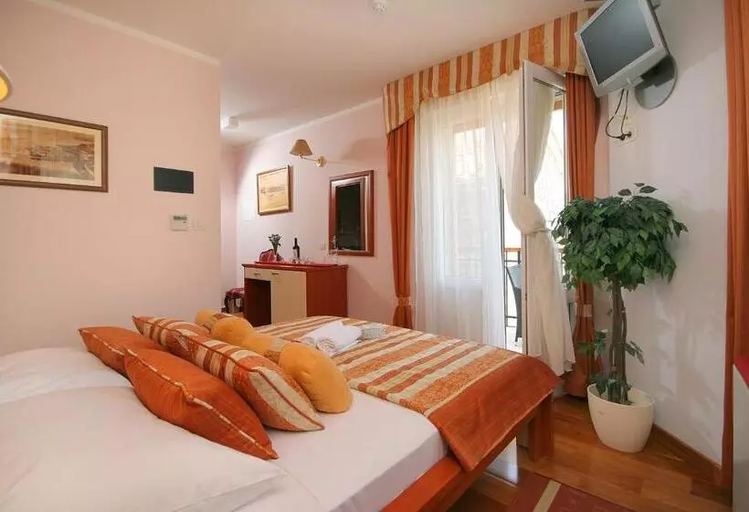 Quarto Deluxe com Balcão, Trogir