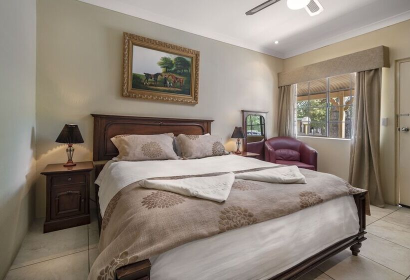 اتاق اجرایی, Overlander Homestead Motel