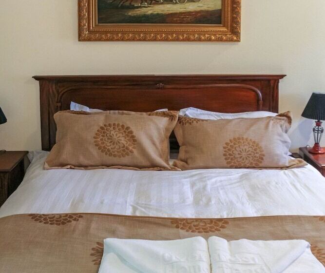 اتاق اجرایی, Overlander Homestead Motel