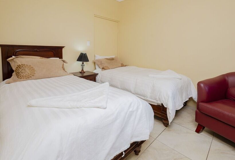 اتاق خانوادگی, Overlander Homestead Motel