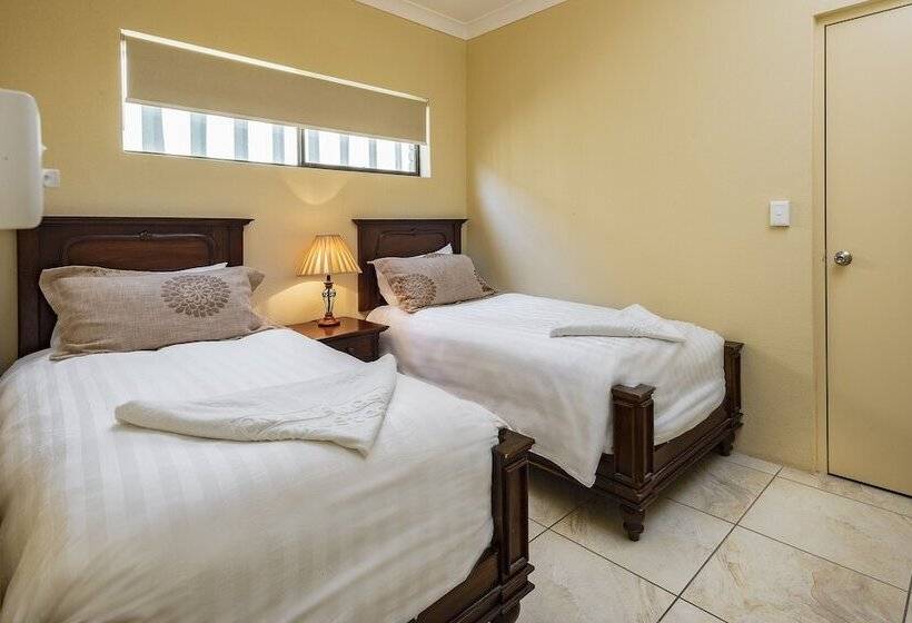 اتاق خانوادگی, Overlander Homestead Motel