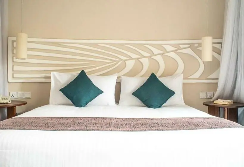 اتاق لوکس با چشم‌انداز استخر, Neptune Village Beach Resort & Spa   All Inclusive