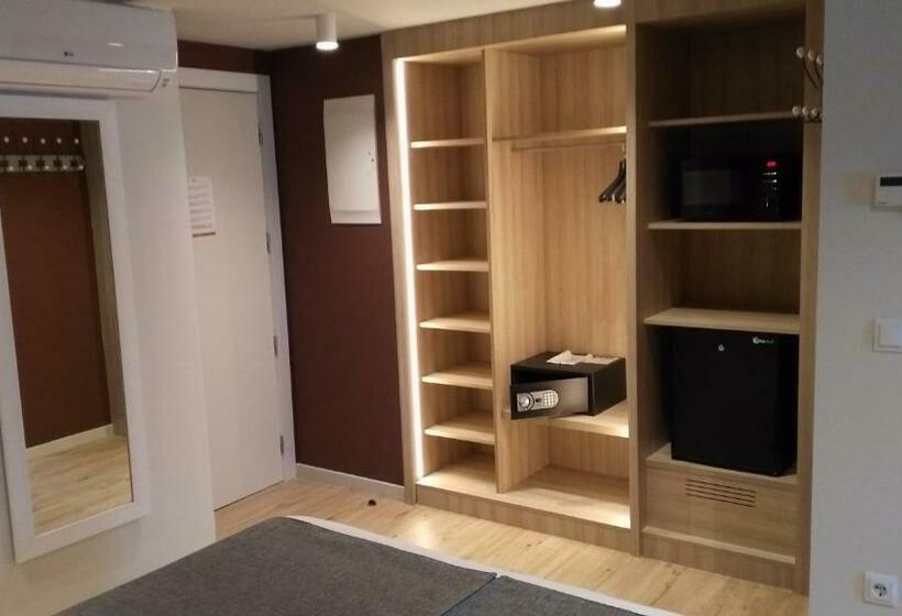 اتاق لوکس خانوادگی, Hotel & Apartahotel Serhs Cosmos