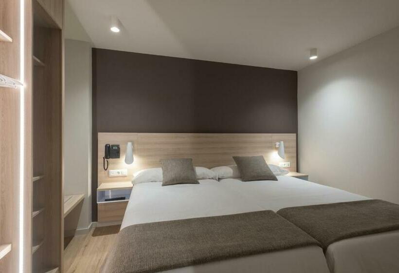 اتاق لوکس خانوادگی, Hotel & Apartahotel Serhs Cosmos