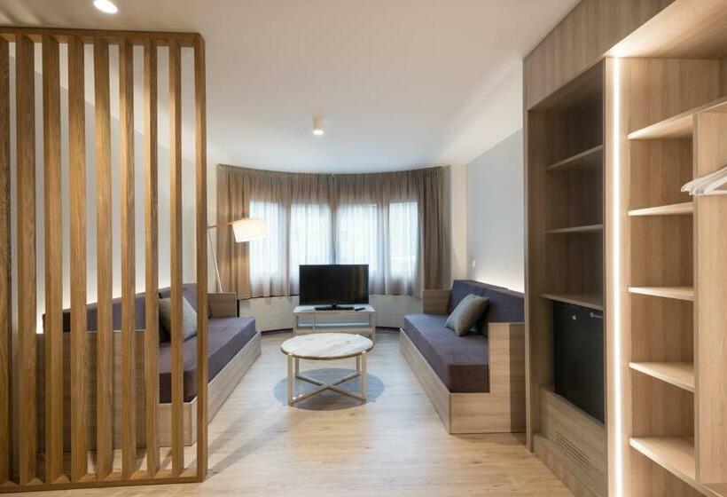 اتاق لوکس خانوادگی, Hotel & Apartahotel Serhs Cosmos